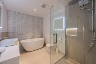Luxurious Townhouse Just Minutes From Lake Wanaka - Wanaka - 5