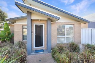 Casa Laut Family friendly short walk to the beach Pets upon agreement Sleeps 6 - Indented Head - 0
