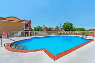 Americas Best Value Inn & Suites Williamstown - Williamstown - 1