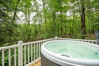 Camp Conway Hot Tub AC New Kitchen Deck - 8
