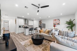 Cozy home away from home - Houston - 0