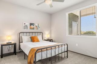 TWO Stylish Westgate CozySuites by stadium with pool! - Glendale - 7