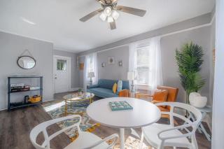 Serene Beachy Bungalow with Large Screened Porch! - Tampa - 7