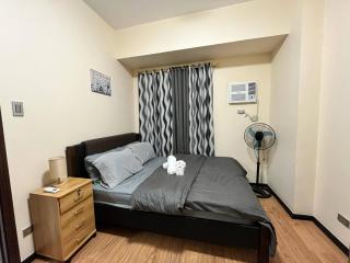 Bayfront Staycation Suite 33 - Pet-Friendly with Pool, Fast WiFi, Netflix - Near MOA, Airport, Manila Bay, PICC and CPP - Manila - 2