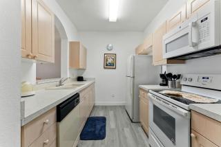 3BR Resort Condo Pool Balcony Near Disney - 3