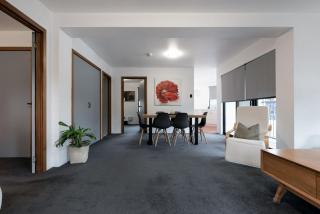City Retreat with Parking - Launceston - 9