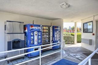 Super 8 by Wyndham Walnut Creek - 6