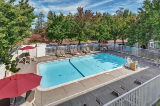Super 8 by Wyndham Santa Rosa North - Santa Rosa - 8