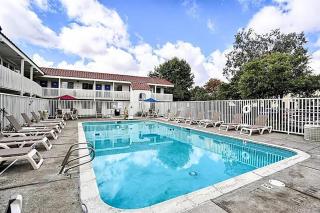 Super 8 by Wyndham Petaluma - Petaluma - 8