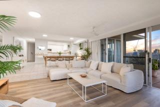 Orion 2 - Beachfront Rainbow Bay Coolangatta - All Linen Supplied - Min. 3 night stays year round! - 2