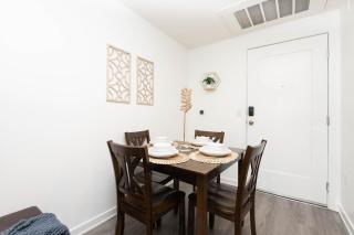 Hollywood Cozy Apartment - 1