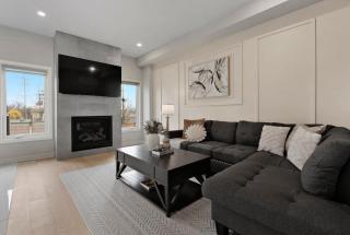 4BR Family Escape with BBQ and Parking Only 4 Mins to The Falls - Niagara Falls - 0
