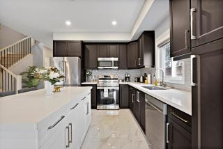 4BR Family Escape with BBQ and Parking Only 4 Mins to The Falls - Niagara Falls - 8
