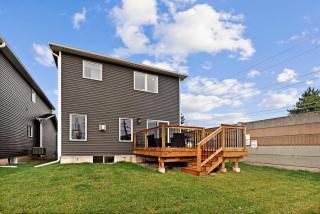 4BR Family Escape with BBQ and Parking Only 4 Mins to The Falls - Niagara Falls - 6