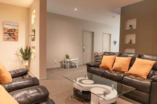 Stylish Retreat Steps from Geelong Waterfront, with Parking, Wi-Fi, AC - Geelong - 3