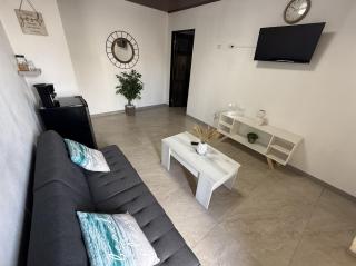 Zeus Guesthouse -Free SJO Airport Shuttle & Car Rental - La Garita - 0