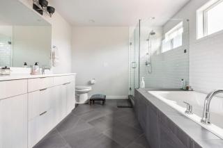 Comfy Family Home, Walkable Neighborhood + Patio! - Portland - 6