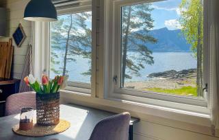 2 Bedroom Awesome Home In Lavik - 4