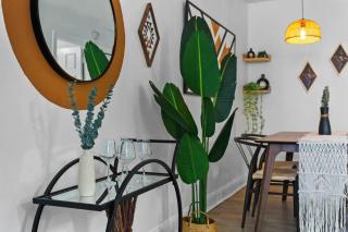 Boho Inspired Apt in the heart of Tampa Bay! - Tampa - 1