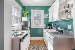 Jungle Themed Apt. Close to Coffee, Food + Shops! - Tampa - 6