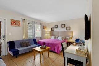 Modern 1BR Retreat – Near Beach Downtown Pet OK - 6