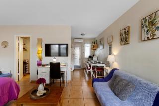 Modern 1BR Retreat – Near Beach Downtown Pet OK - Hollywood - 2