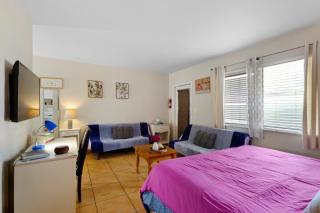 Modern 1BR Retreat – Near Beach Downtown Pet OK - Hollywood - 1