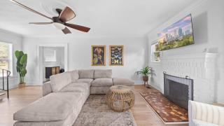 Spacious Modern Farmhouse w/ Private Patio & BBQ! - Tampa - 0