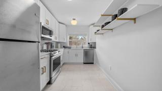 Spacious Modern Farmhouse w/ Private Patio & BBQ! - Tampa - 8