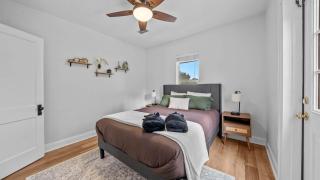 Spacious Modern Farmhouse w/ Private Patio & BBQ! - Tampa - 4