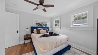 Spacious Modern Farmhouse w/ Private Patio & BBQ! - Tampa - 3