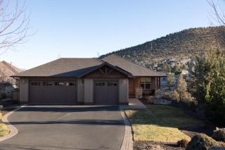 Hot-Tub - Modern 5BDR Family Retreat - Sleeps 11 - Redmond - 3