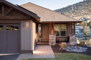 Hot-Tub - Modern 5BDR Family Retreat - Sleeps 11 - Redmond - 2
