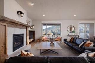 Hot-Tub - Modern 5BDR Family Retreat - Sleeps 11 - Redmond - 9