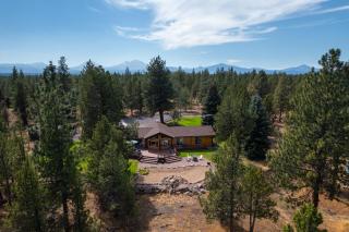Modern Spacious Cabin Nestled on Several Acres of Scenic Land - Sisters - 5