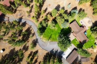 Modern Spacious Cabin Nestled on Several Acres of Scenic Land - Sisters - 2