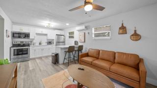 Modern-Retro Themed Home Close to Coffee + Food! - Tampa - 0