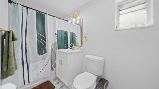 Modern-Retro Themed Home Close to Coffee + Food! - Tampa - 7