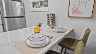 Modern-Retro Themed Home Close to Coffee + Food! - Tampa - 6