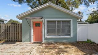 Comfy Modern Farmhouse Cottage w/ Private Patio! - Tampa - 4