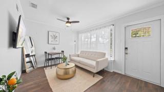 Comfy Modern Farmhouse Cottage w/ Private Patio! - Tampa - 3