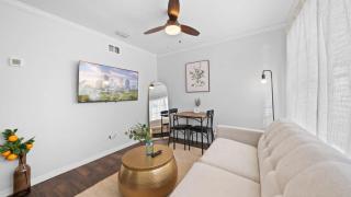 Comfy Modern Farmhouse Cottage w/ Private Patio! - Tampa - 2