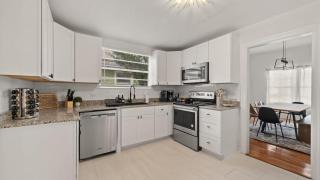 Modern Moroccan Villa w/ Firepit, BBQ + Game Room! - Tampa - 7