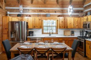 Modern Cabin with Luxury Gym, Firepit + Game Room! - 1
