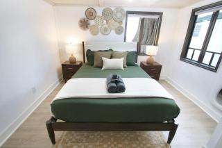 Outdoor Hangout with BBQ, Firepit, Bocce Ball and More - Tampa - 7