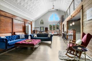 Holy Smokes, what a stay! Spacious church convert - 0