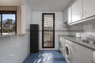 Charming 1-Bedroom Apartment Walk to Puerto Banús! - Marbella - 4