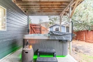Hot Tub - Pool Table - Deck with Pilot Butte Views - Bend - 4