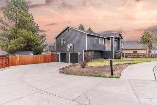 Hot Tub - Pool Table - Deck with Pilot Butte Views - Bend - 1