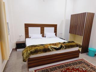 Shree Venktesh Nillyam 250 Mtr from Ram Janam bhumi - Ayodhya - 5